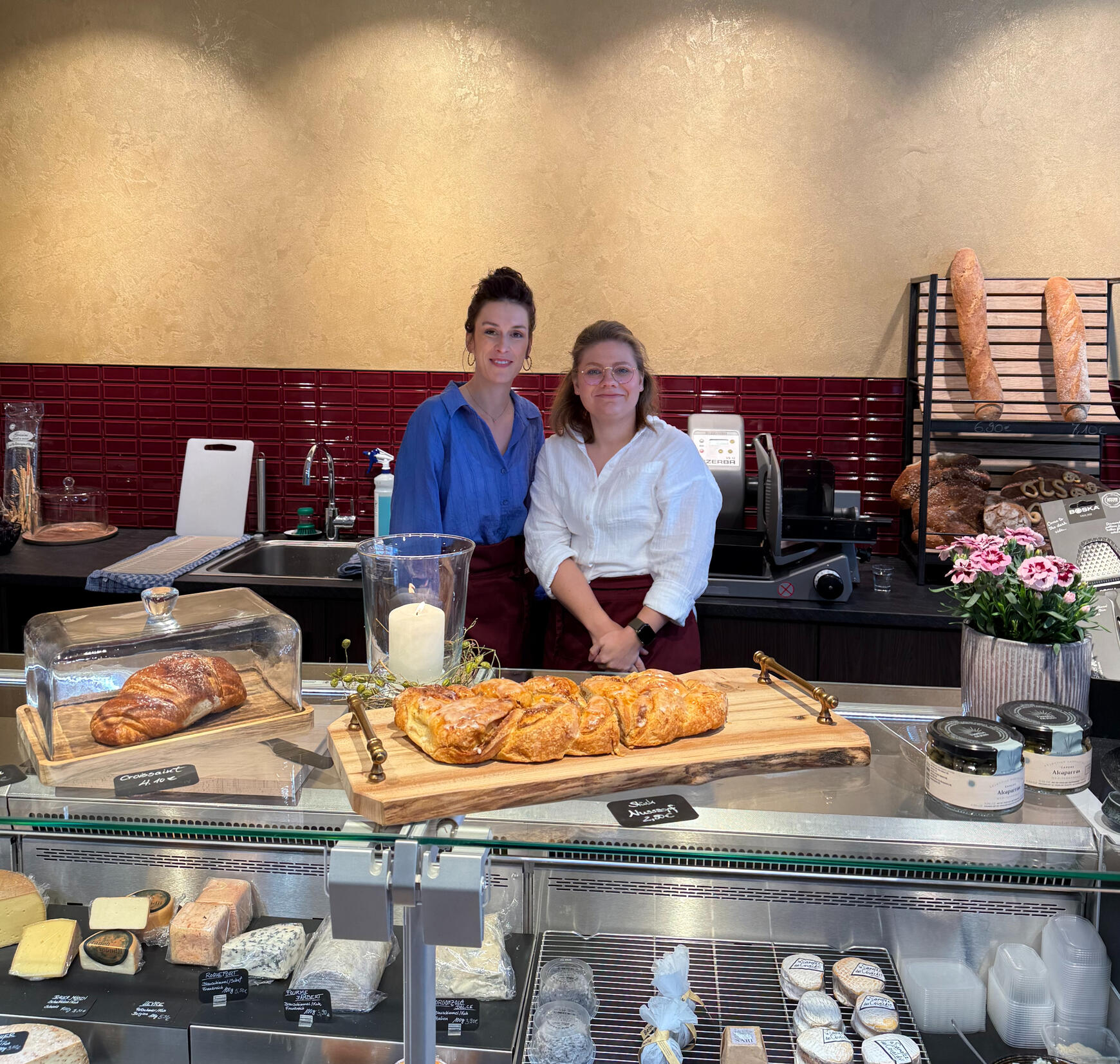 Inhaberin Lilli Dinglreiter und Mitarbeiterin Laura Linn Inhaberin Lilli Dinglreiter und Mitarbeiterin Laura Linn im Laden in Traunstein